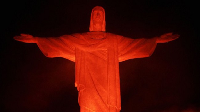 cristo-redentor-vermelho-arqui-rj.jpg